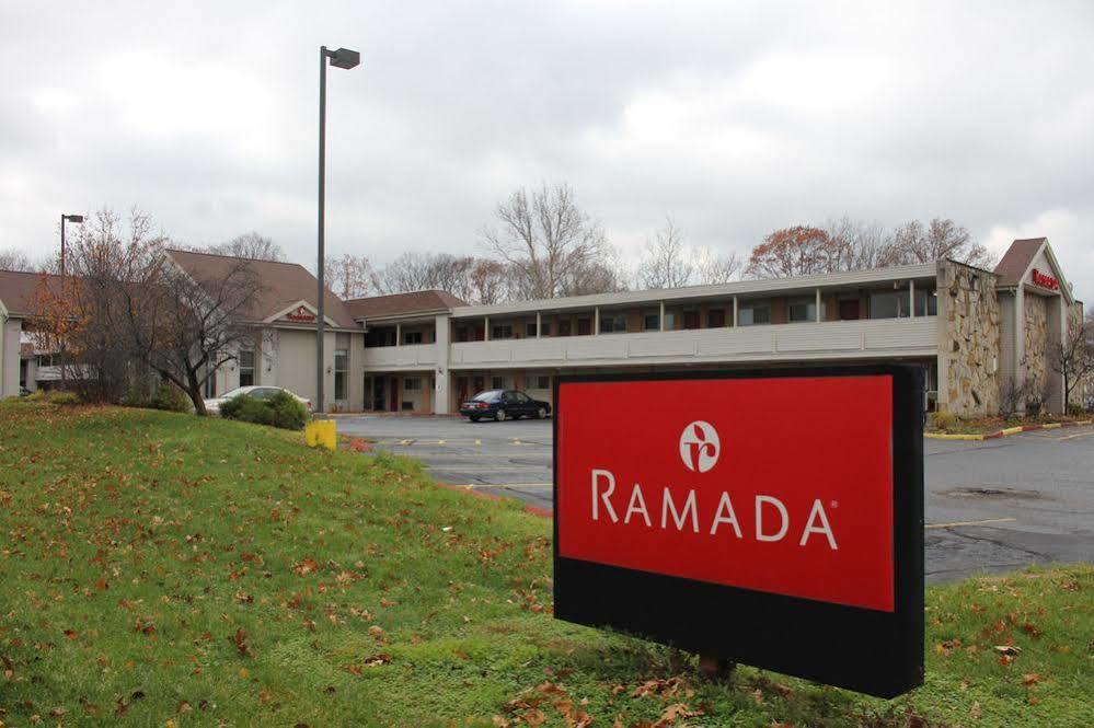 Ramada By Wyndham Cleveland Airport West Motel Fairview Park Exterior foto